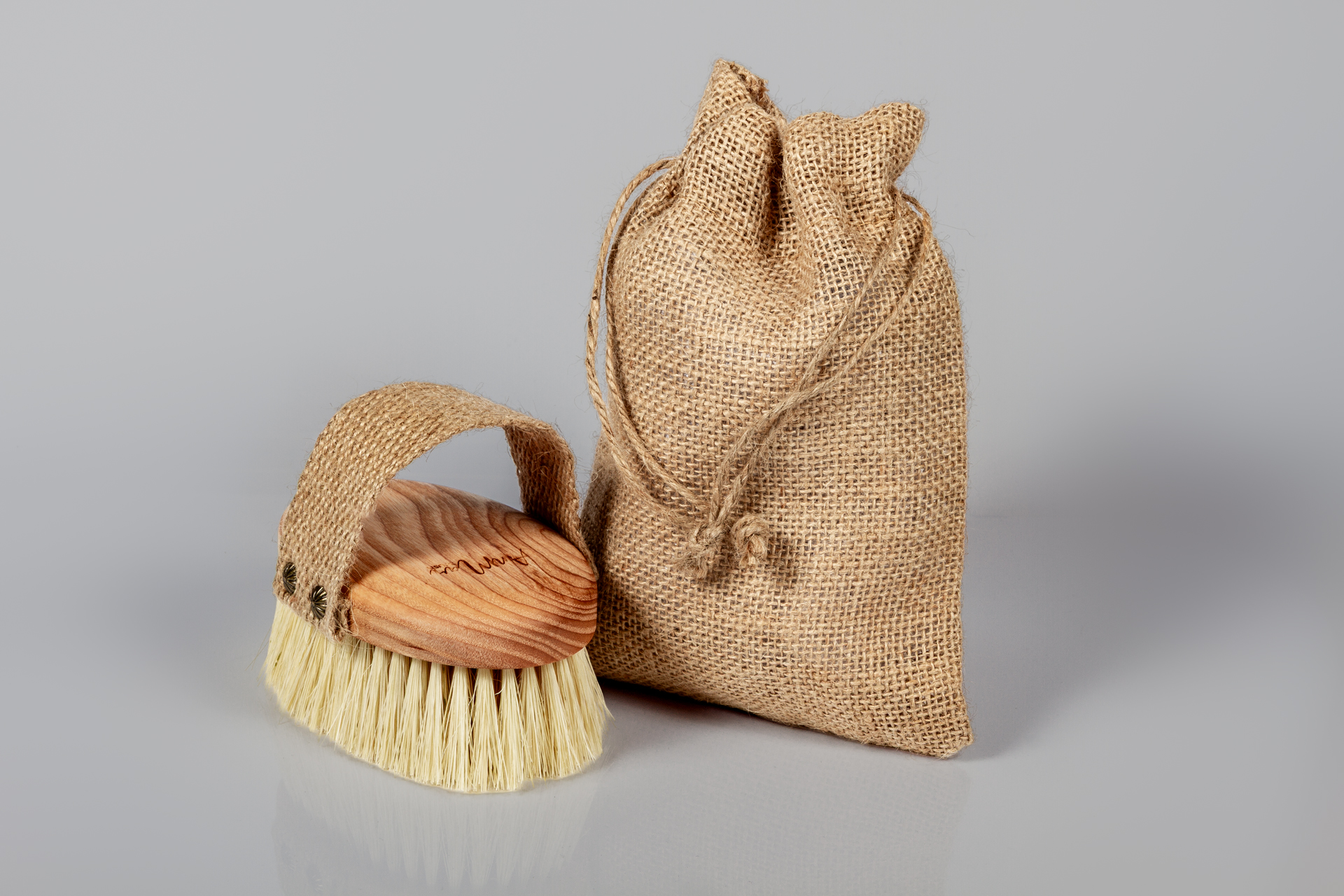 Szczotka do masażu ciała długie włókno AGAWY - JESION w zestawie woreczek jutowy